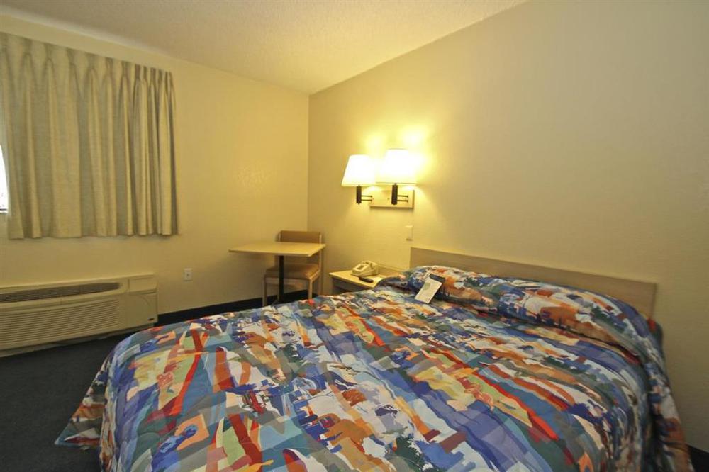 Phoenix Inn الغرفة الصورة