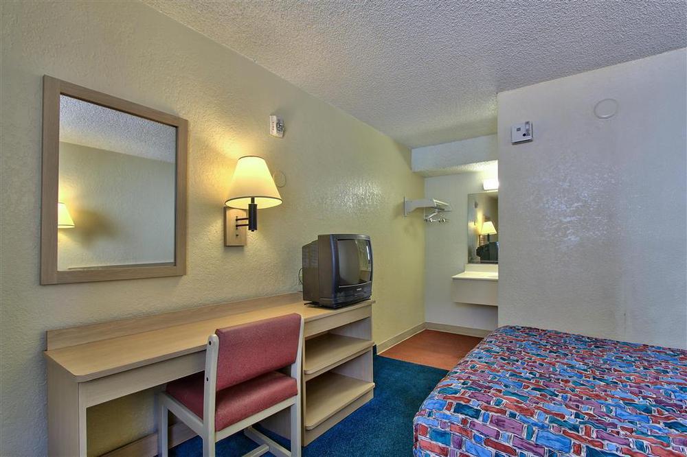 Phoenix Inn الغرفة الصورة