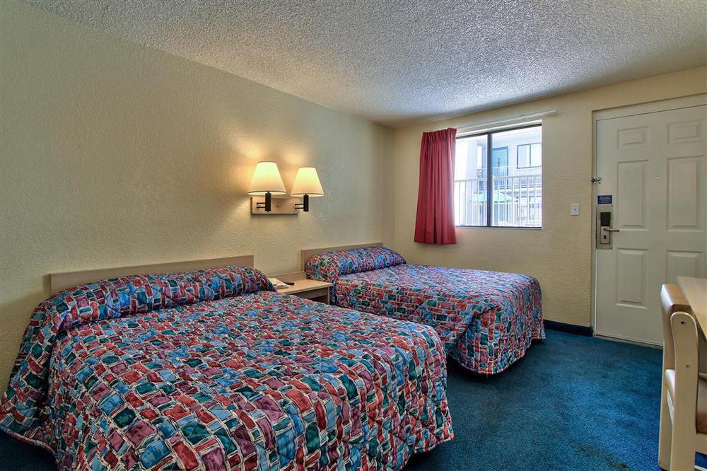 Phoenix Inn الغرفة الصورة